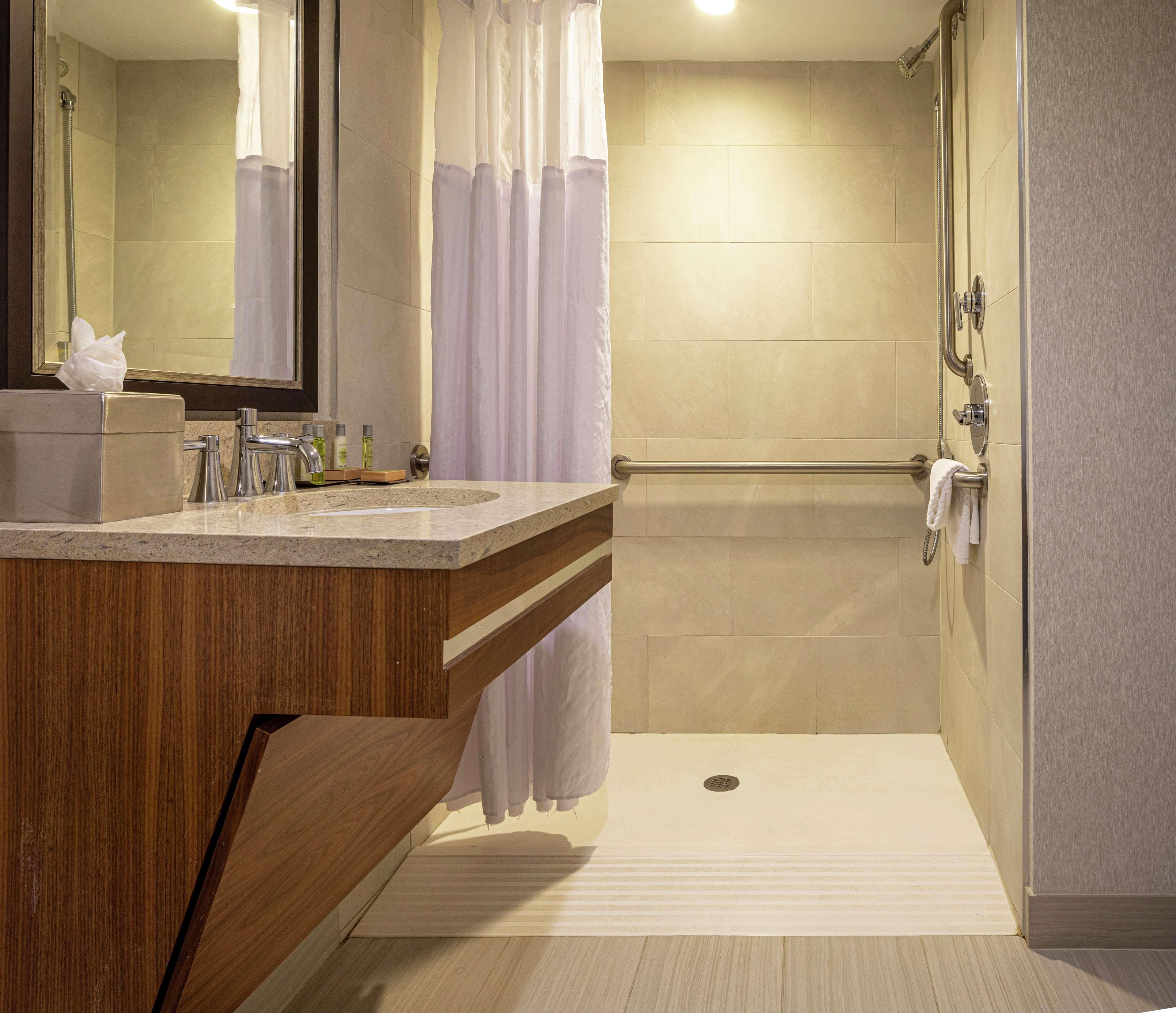 Crafton Doubletree By Hilton Pittsburgh-Green Tree מראה חיצוני תמונה