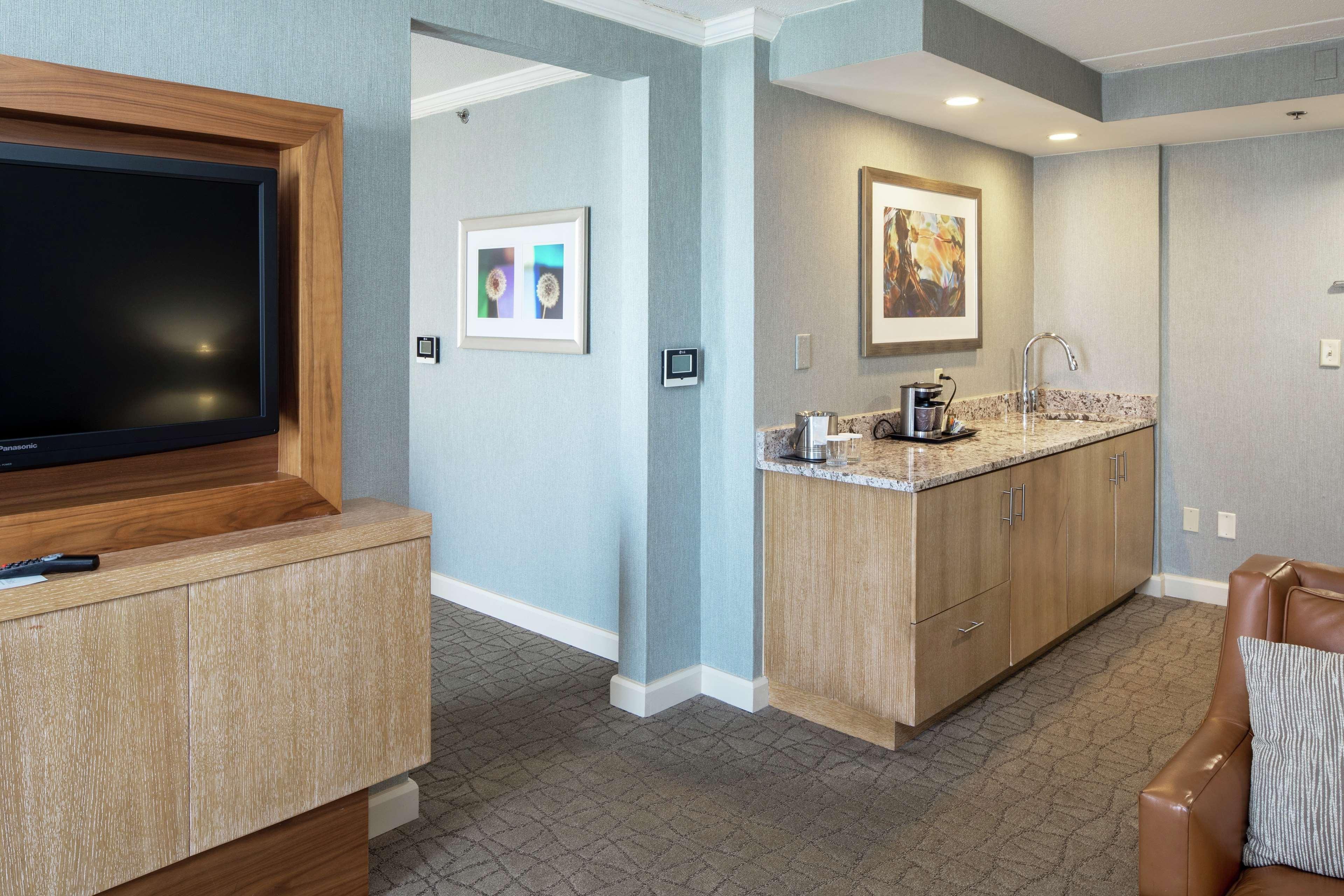 Crafton Doubletree By Hilton Pittsburgh-Green Tree מראה חיצוני תמונה