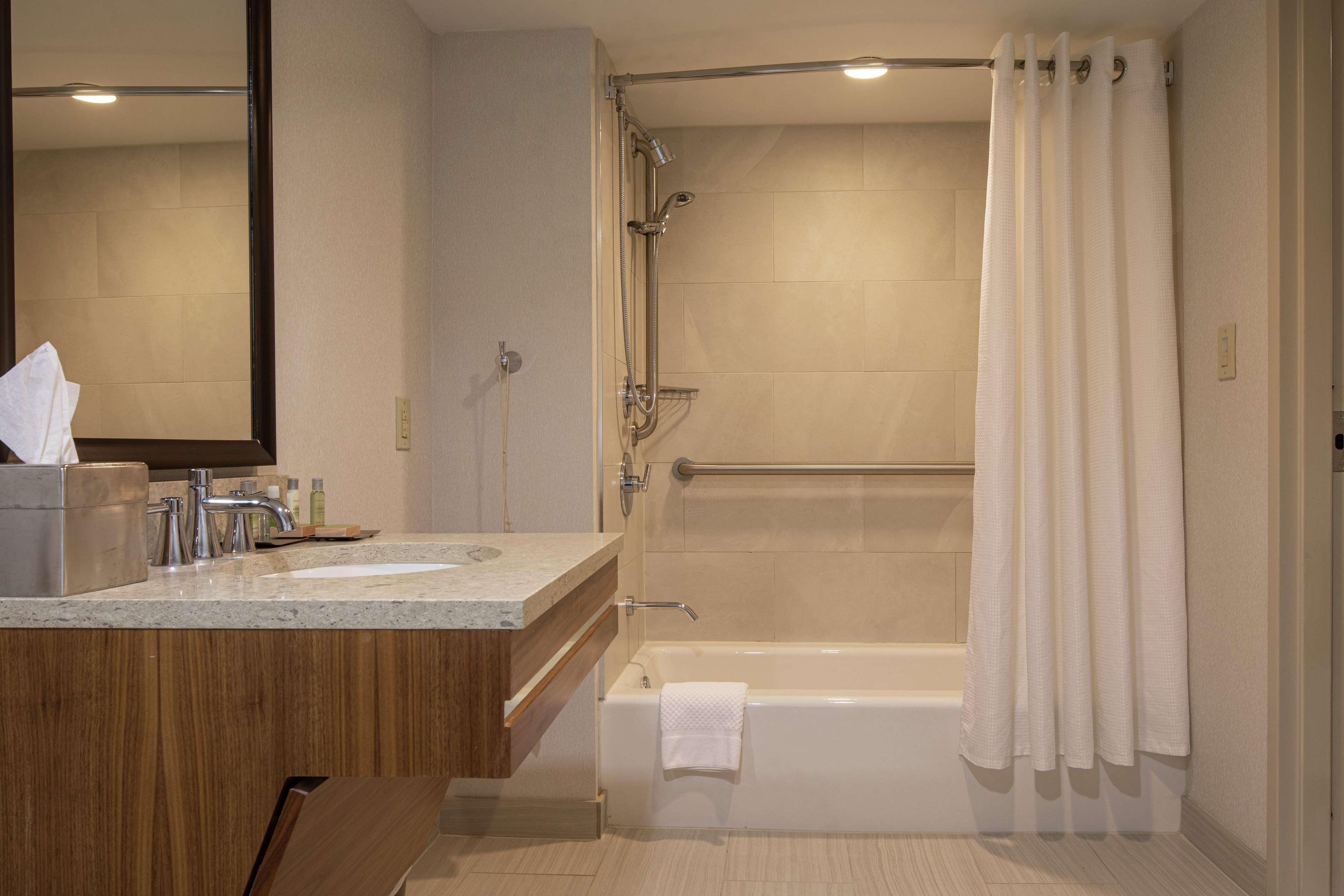 Crafton Doubletree By Hilton Pittsburgh-Green Tree מראה חיצוני תמונה