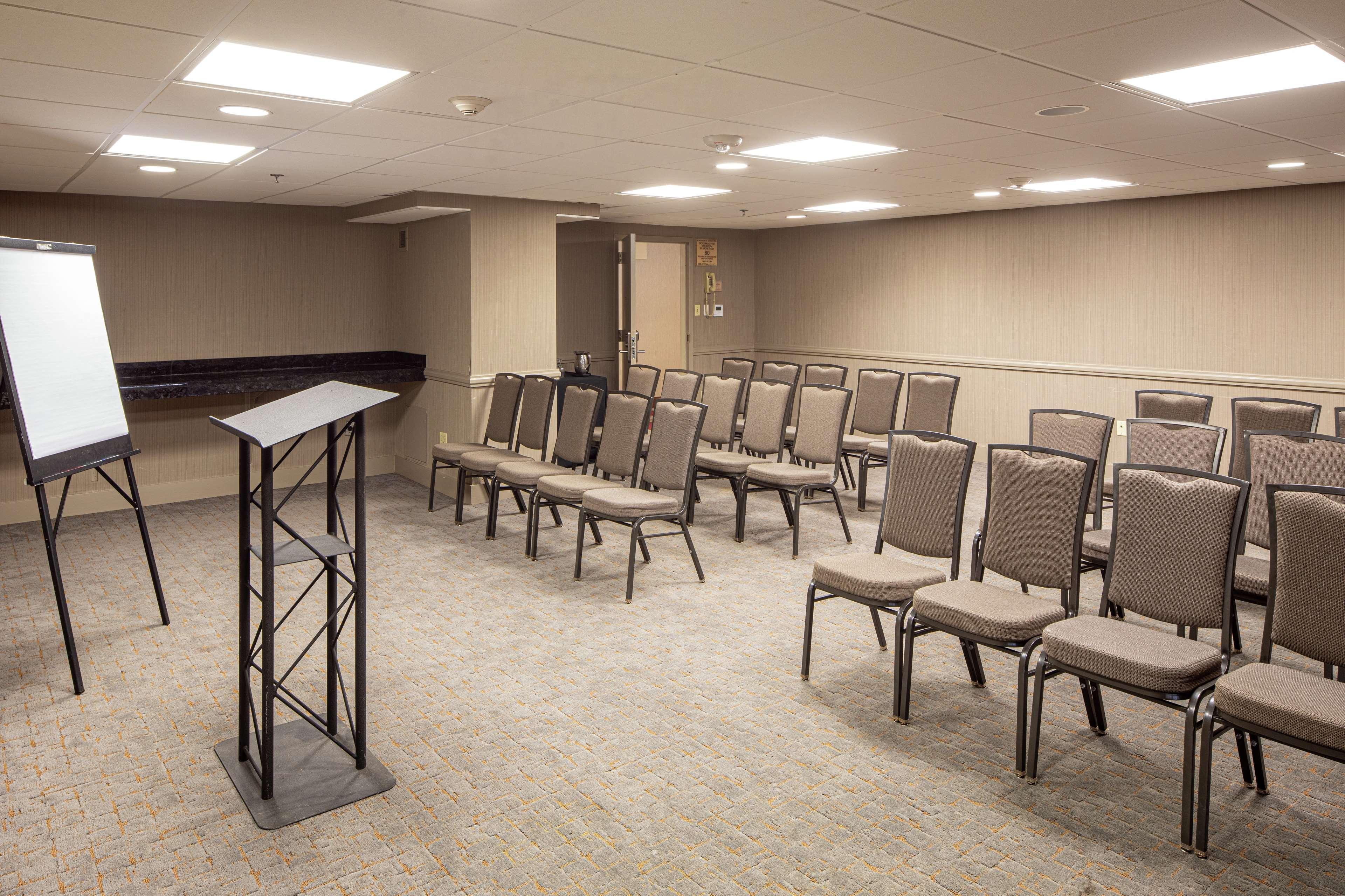 Crafton Doubletree By Hilton Pittsburgh-Green Tree מראה חיצוני תמונה