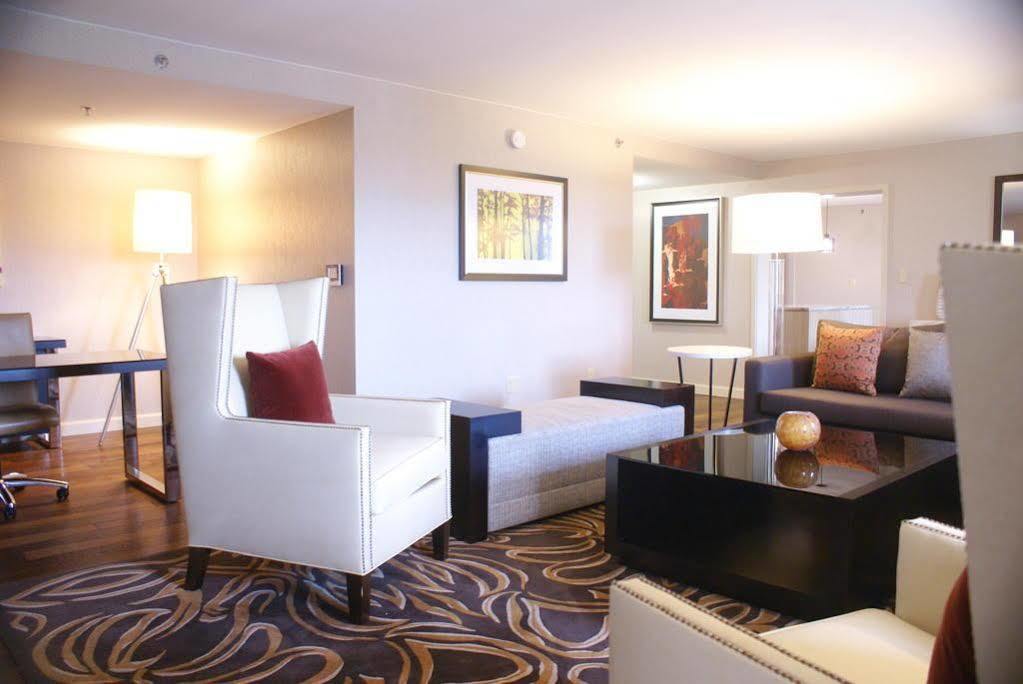 Crafton Doubletree By Hilton Pittsburgh-Green Tree מראה חיצוני תמונה